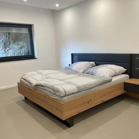 Ferienwohnung Am Kreuzberg Шлайден Екстериор снимка